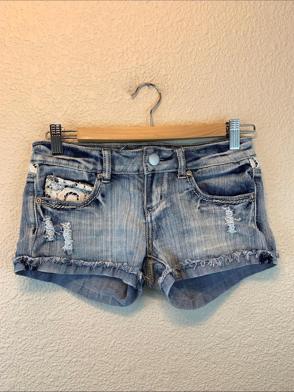 Empyre Jean short  sz 1 y2k crochet distressed low rise light wash casual